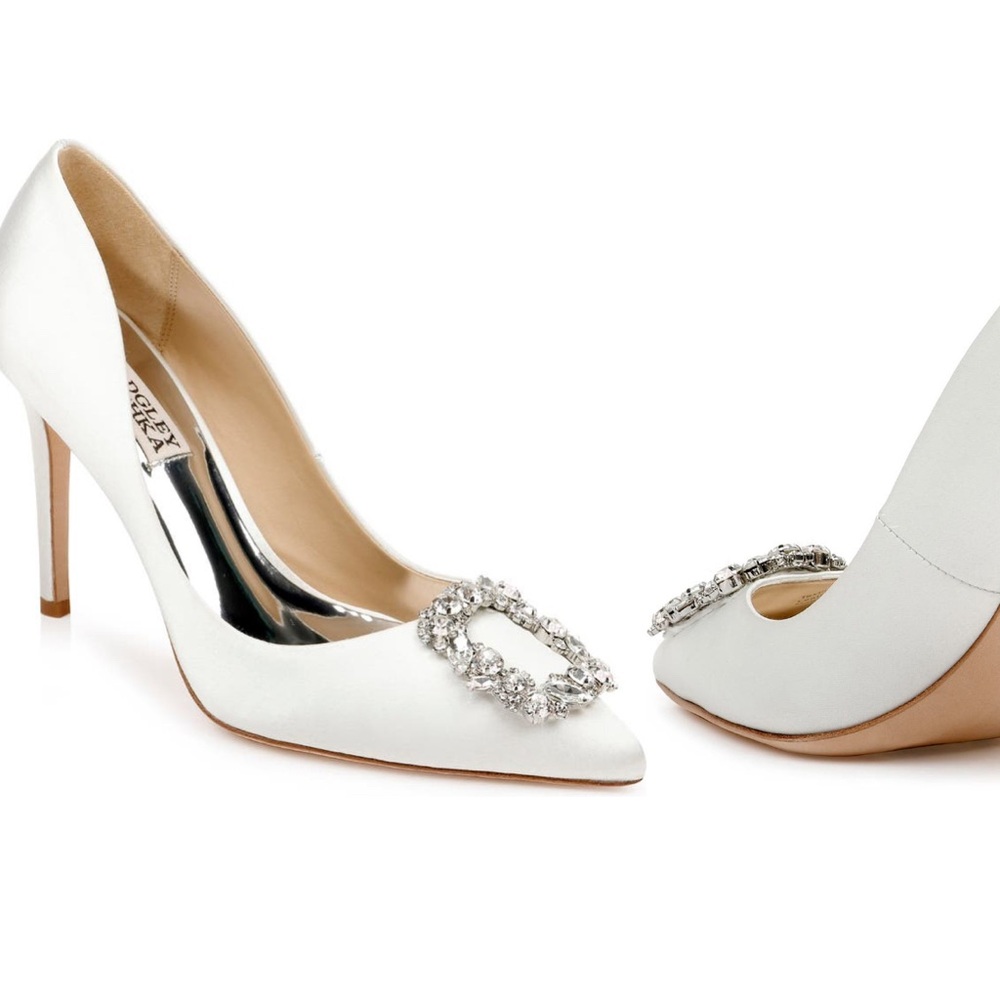 Badgley Mischka - Cher Crystal Embellished Pump (White)